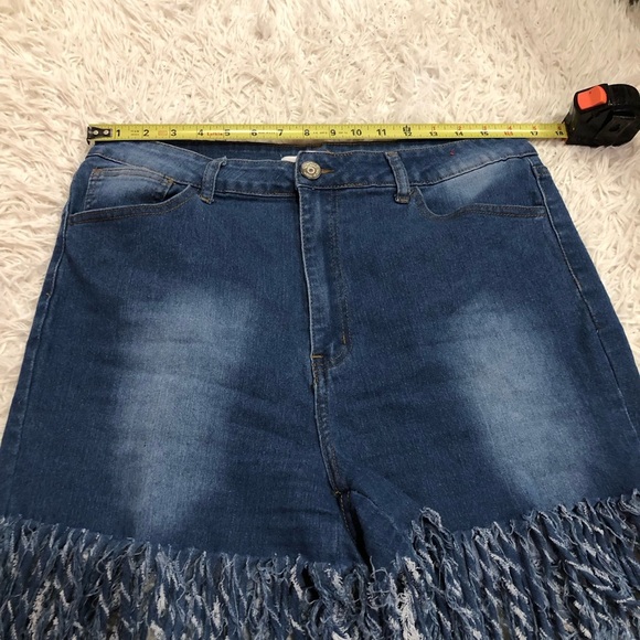 AQ Jeans‎ Denim Fringe Shorts Size 20 - Picture 4 of 8